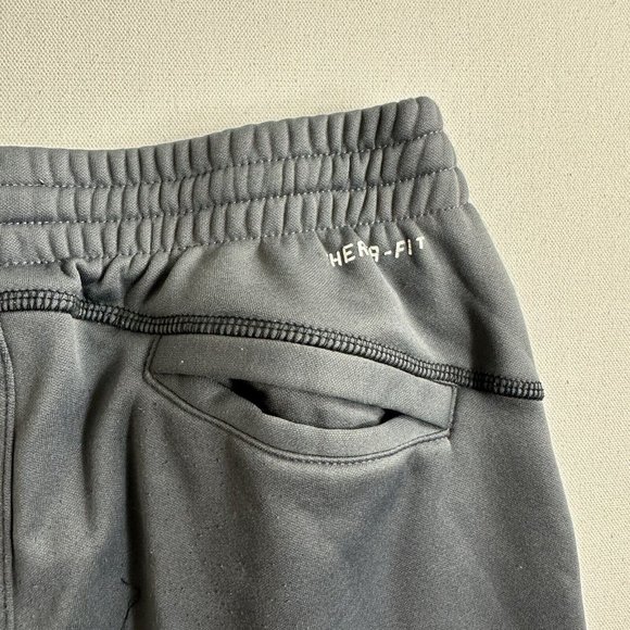 Boys Nike Air Jordan Jumpman Gray Therma-Fit Sweatpants Size XL‎ 13-15 yrs - Picture 7 of 10